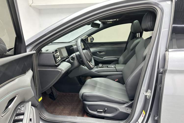 Used BYD Qin L 2024 DM-i 120KM Beyond Model Interior 2