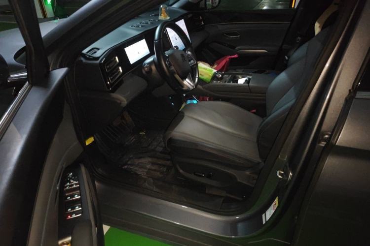 Used BYD Qin L 2024 DM-i 120KM Beyond Model Interior 3
