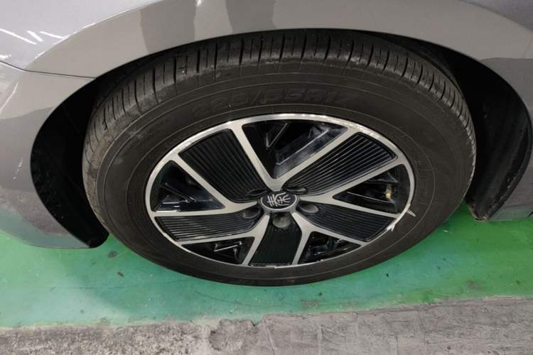 Used BYD Qin L 2024 DM-i 80KM Beyond Model Left Front Wheel Hub