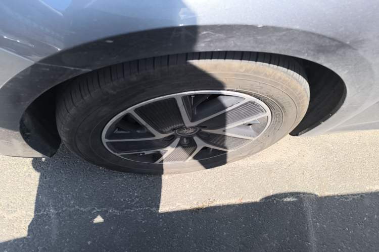 Used BYD Qin L 2024 DM-i 120KM Beyond Model Left Front Wheel Hub