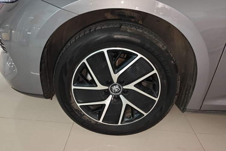 Used BYD Qin L 2024 DM-i 120KM Leading Model Left Front Wheel Hub