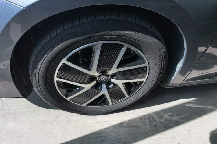 Used BYD Qin L 2024 DM-i 80KM Beyond Model Left Front Wheel Hub