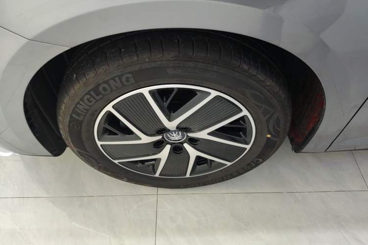Used BYD Qin L 2024 DM-i 120KM Beyond Model Left Front Wheel Hub