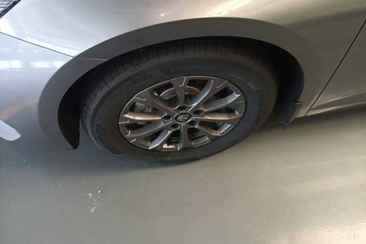 Used BYD Qin L 2024 DM-i 80KM Leading Model Left Front Wheel Hub