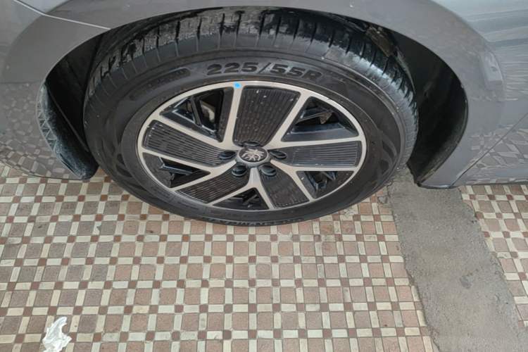 Used BYD Qin L 2024 DM-i 80KM Beyond Model Left Front Wheel Hub