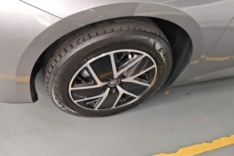 Used BYD Qin L 2024 DM-i 120KM Leading Model Left Front Wheel Hub