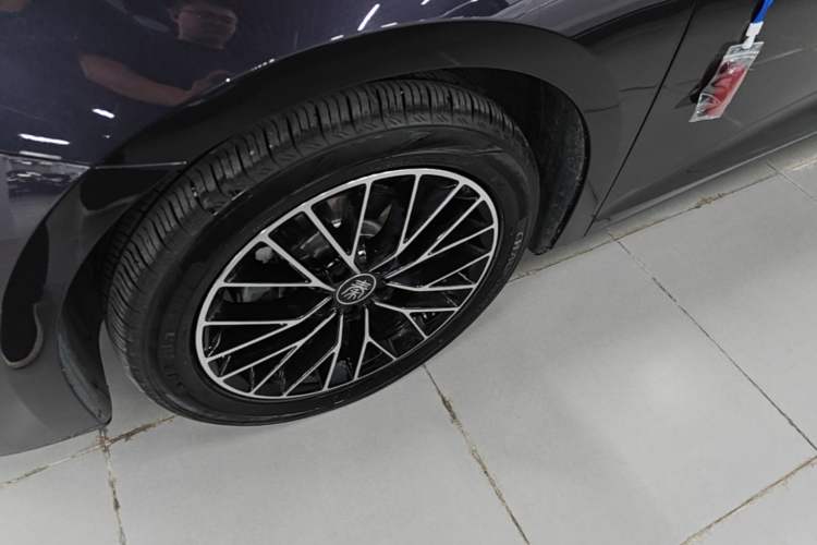 Used BYD Qin L 2024 DM-i 120KM Excellence Model Left Front Wheel Hub