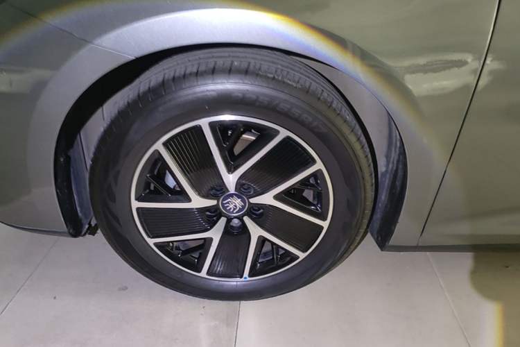 Used BYD Qin L 2024 DM-i 80KM Beyond Model Left Front Wheel Hub