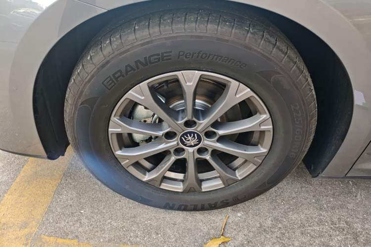 Used BYD Qin L 2024 DM-i 80KM Leading Model Left Front Wheel Hub