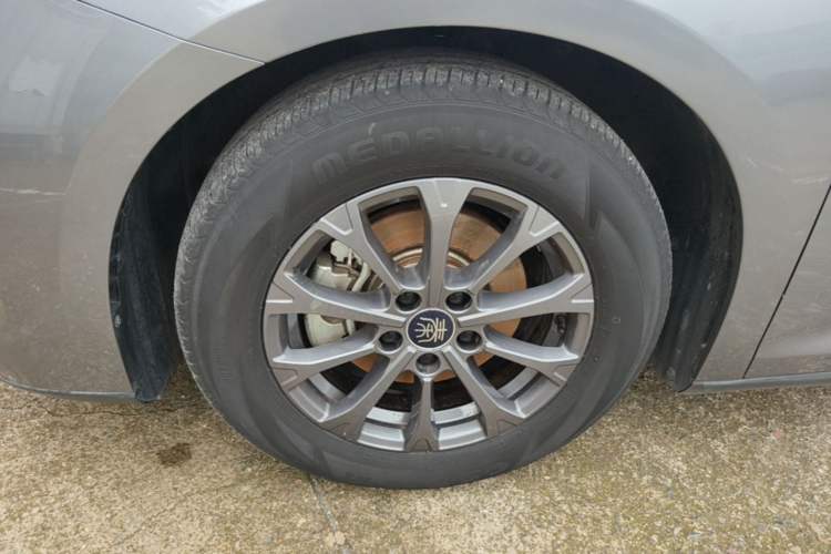 Used BYD Qin L 2024 DM-i 80KM Leading Model Left Front Wheel Hub