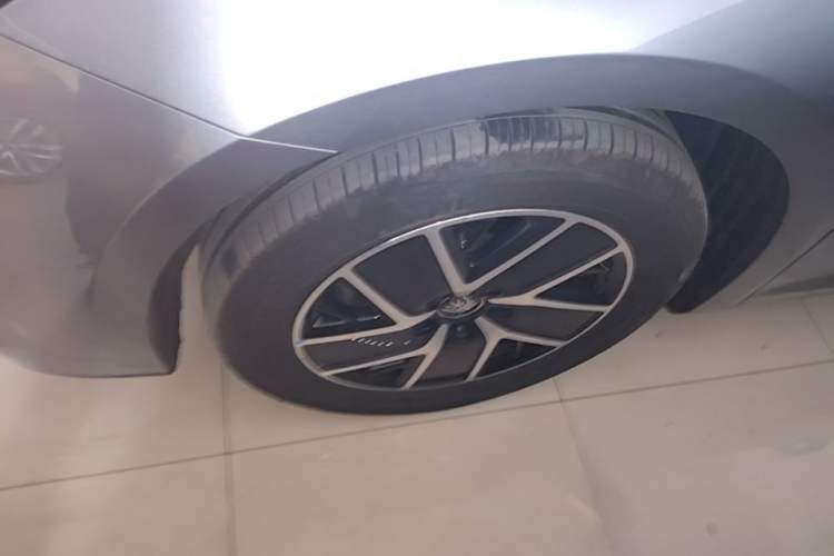 Used BYD Qin L 2024 DM-i 120KM Leading Model Left Front Wheel Hub