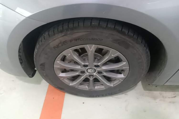 Used BYD Qin L 2024 DM-i 80KM Leading Model Left Front Wheel Hub