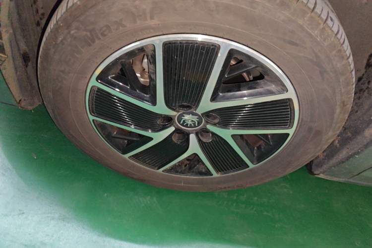 Used BYD Qin L 2024 DM-i 120KM Leading Model Left Front Wheel Hub