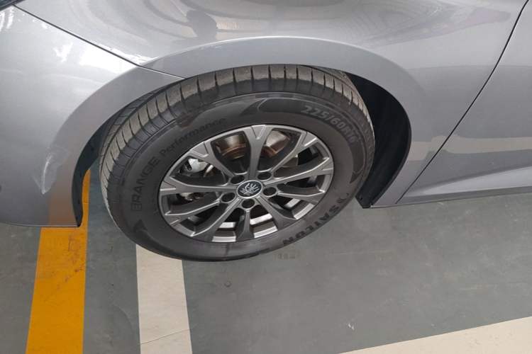 Used BYD Qin L 2024 DM-i 80KM Leading Model Left Front Wheel Hub