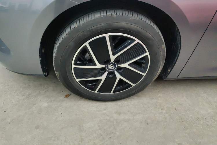 Used BYD Qin L 2024 DM-i 120KM Leading Model Left Front Wheel Hub