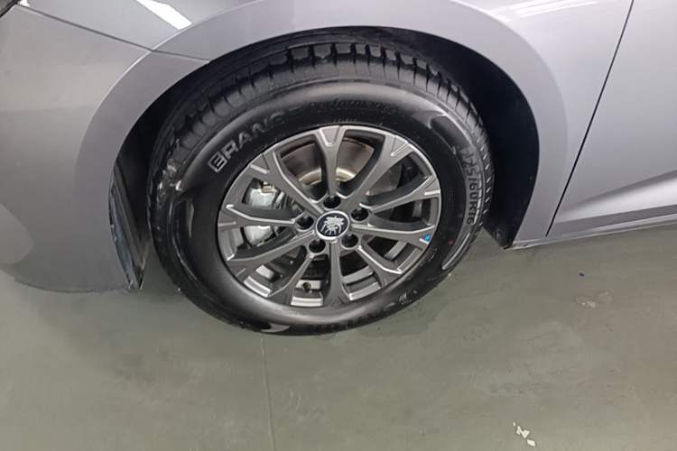 Used BYD Qin L 2024 DM-i 80KM Leading Model Left Front Wheel Hub