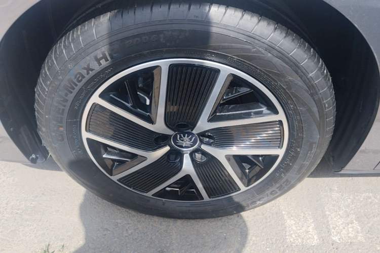Used BYD Qin L 2024 DM-i 120KM Leading Model Left Front Wheel Hub