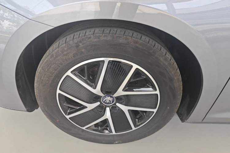 Used BYD Qin L 2024 DM-i 80KM Beyond Model Left Front Wheel Hub