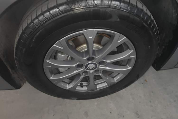 Used BYD Qin L 2024 DM-i 80KM Leading Model Left Front Wheel Hub