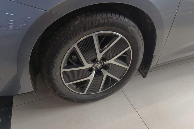 Used BYD Qin L 2024 DM-i 80KM Beyond Model Left Front Wheel Hub