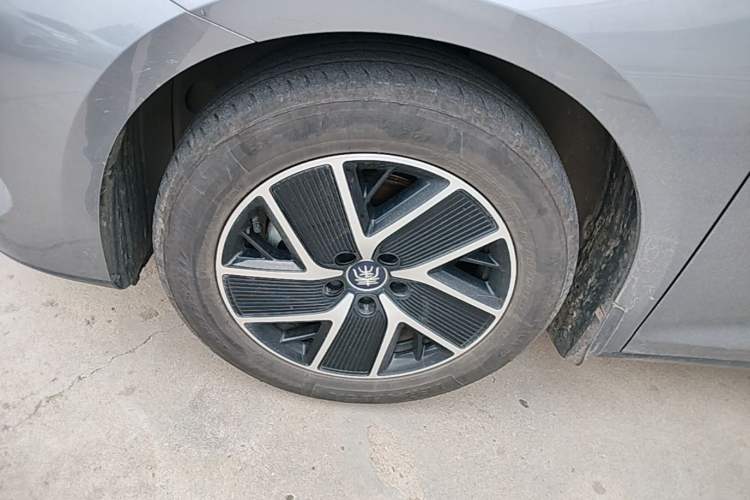 Used BYD Qin L 2024 DM-i 120KM Leading Model Left Front Wheel Hub