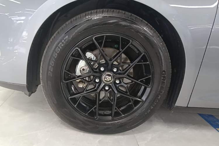 Used BYD Qin L 2024 DM-i 80KM Beyond Model Left Front Wheel Hub