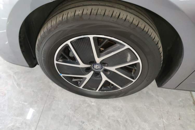 Used BYD Qin L 2024 DM-i 120KM Leading Model Left Front Wheel Hub