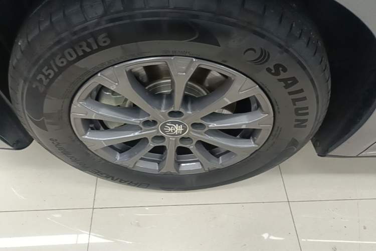 Used BYD Qin L 2024 DM-i 80KM Leading Model Left Front Wheel Hub