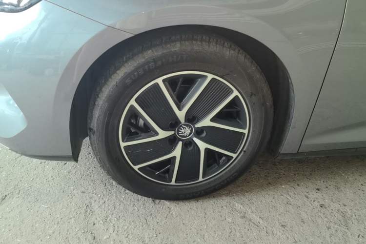 Used BYD Qin L 2024 DM-i 80KM Beyond Model Left Front Wheel Hub