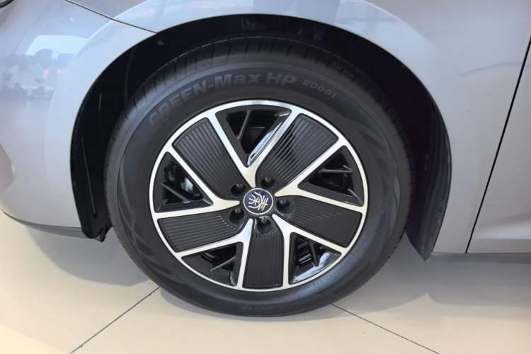 Used BYD Qin L 2024 DM-i 80KM Beyond Model Left Front Wheel Hub