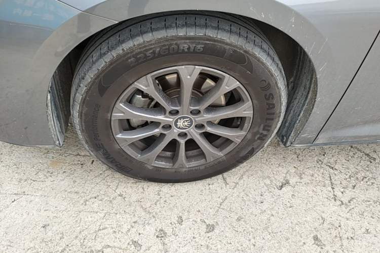 Used BYD Qin L 2024 DM-i 80KM Leading Model Left Front Wheel Hub