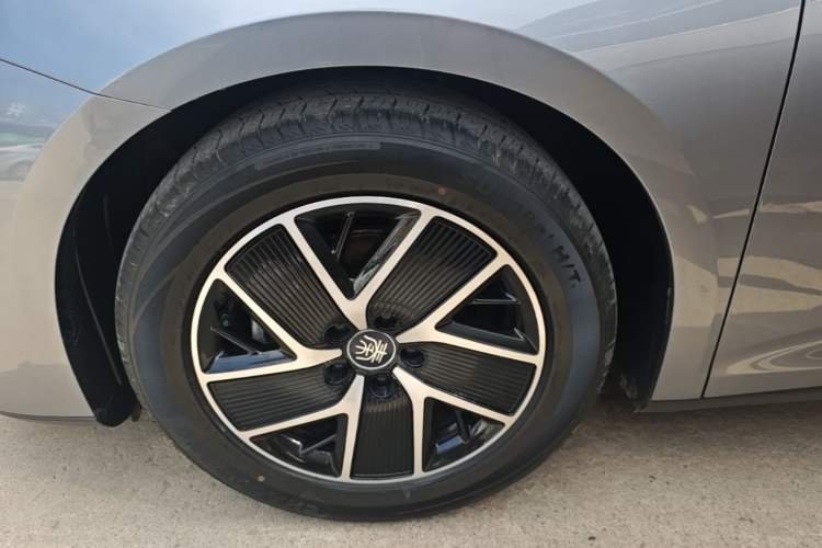Used BYD Qin L 2024 DM-i 80KM Beyond Model Left Front Wheel Hub