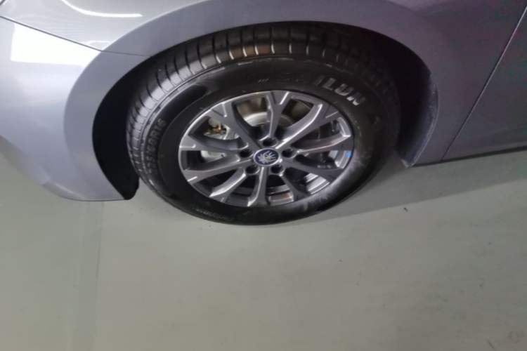 Used BYD Qin L 2024 DM-i 80KM Leading Model Left Front Wheel Hub