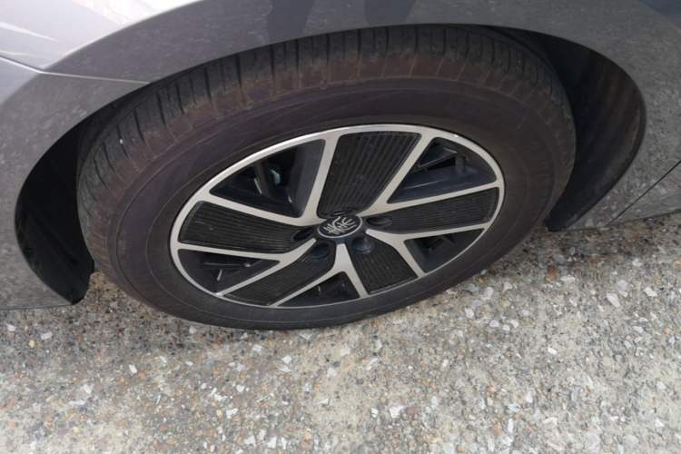 Used BYD Qin L 2024 DM-i 80KM Beyond Model Left Front Wheel Hub