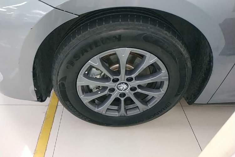 Used BYD Qin L 2024 DM-i 80KM Leading Model Left Front Wheel Hub