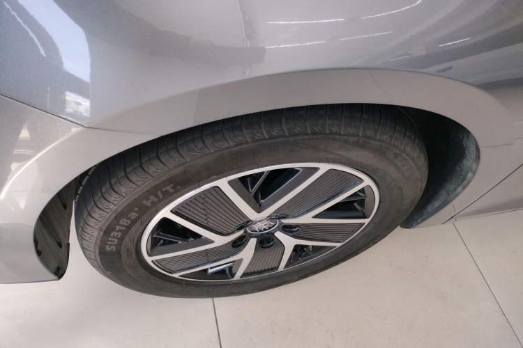 Used BYD Qin L 2024 DM-i 80KM Beyond Model Left Front Wheel Hub