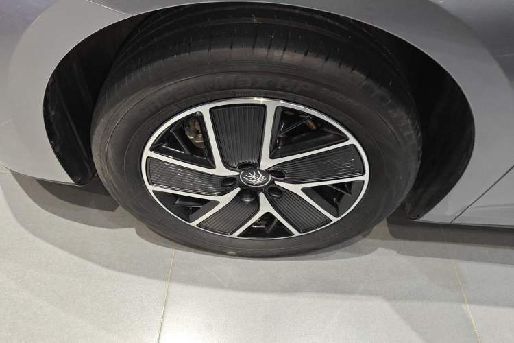 Used BYD Qin L 2024 DM-i 120KM Leading Model Left Front Wheel Hub