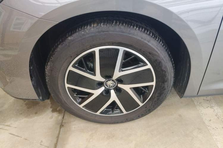 Used BYD Qin L 2024 DM-i 80KM Beyond Model Left Front Wheel Hub