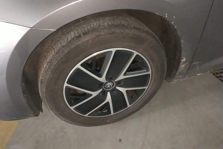 Used BYD Qin L 2024 DM-i 120KM Leading Model Left Front Wheel Hub
