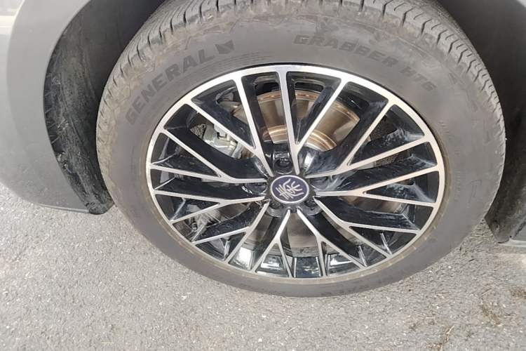 Used BYD Qin L 2024 DM-i 120KM Excellence Model Left Front Wheel Hub