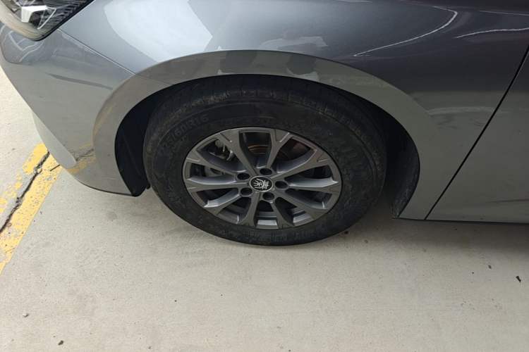 Used BYD Qin L 2024 DM-i 80KM Leading Model Left Front Wheel Hub