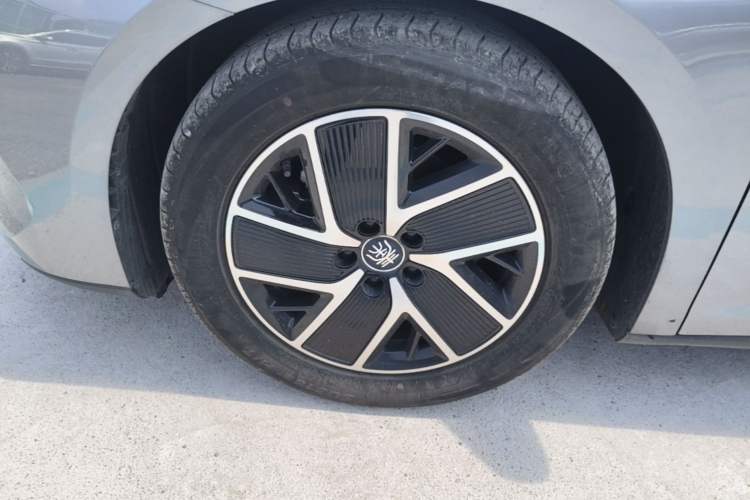 Used BYD Qin L 2024 DM-i 80KM Beyond Model Left Front Wheel Hub