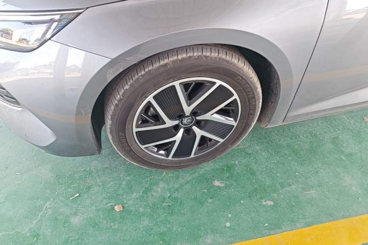 Used BYD Qin L 2024 DM-i 80KM Beyond Model Left Front Wheel Hub