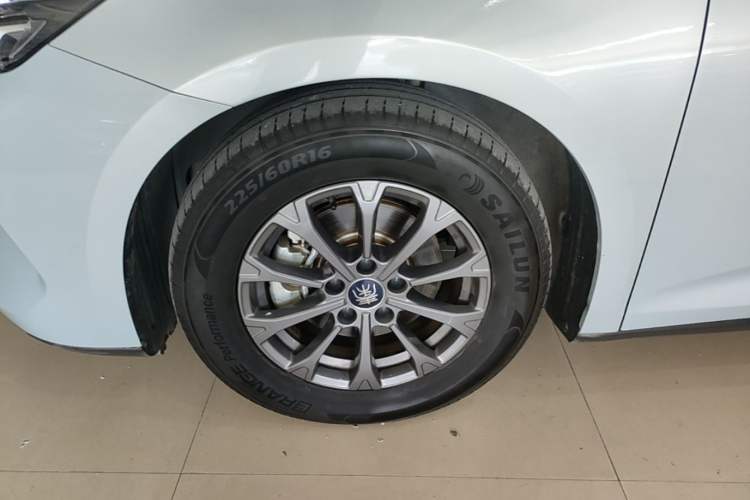 Used BYD Qin L 2024 DM-i 80KM Leading Model Left Front Wheel Hub