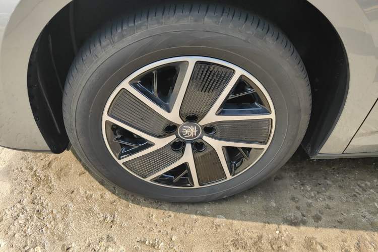 Used BYD Qin L 2024 DM-i 120KM Leading Model Left Front Wheel Hub