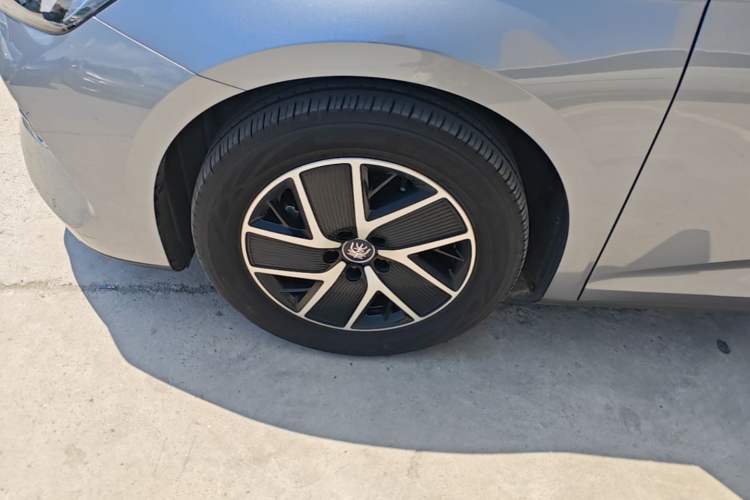 Used BYD Qin L 2024 DM-i 120KM Leading Model Left Front Wheel Hub