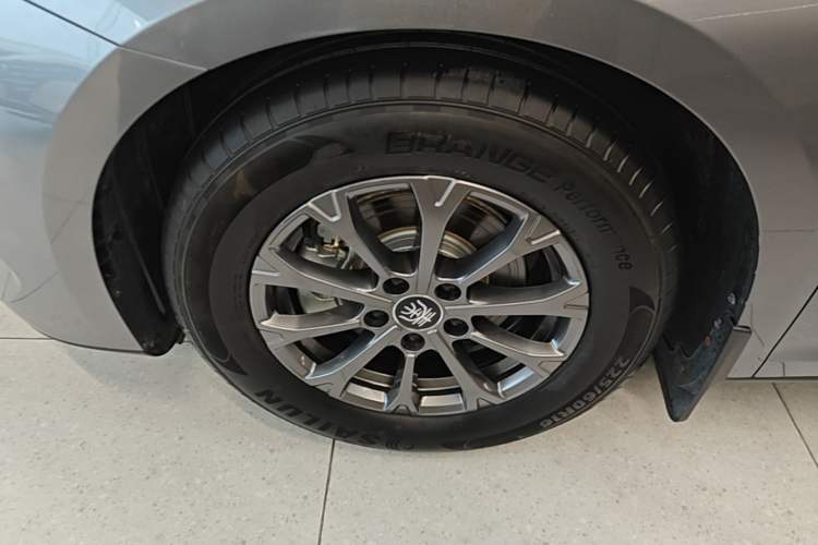 Used BYD Qin L 2024 DM-i 80KM Leading Model Left Front Wheel Hub