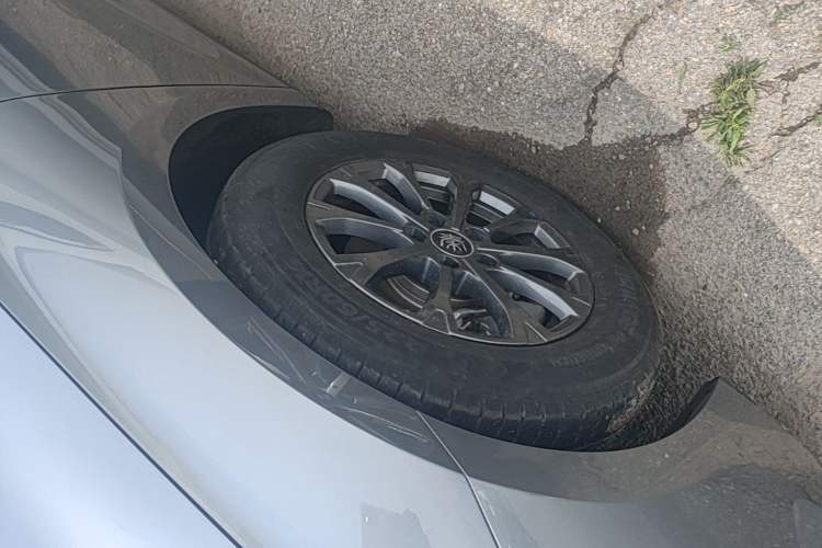Used BYD Qin L 2024 DM-i 80KM Leading Model Left Front Wheel Hub