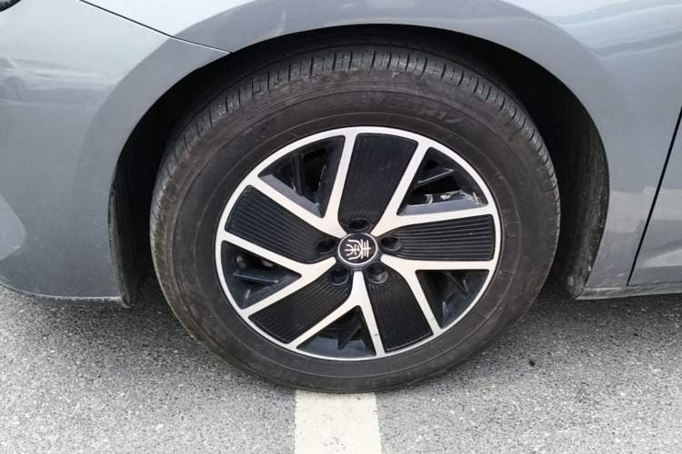 Used BYD Qin L 2024 DM-i 120KM Leading Model Left Front Wheel Hub