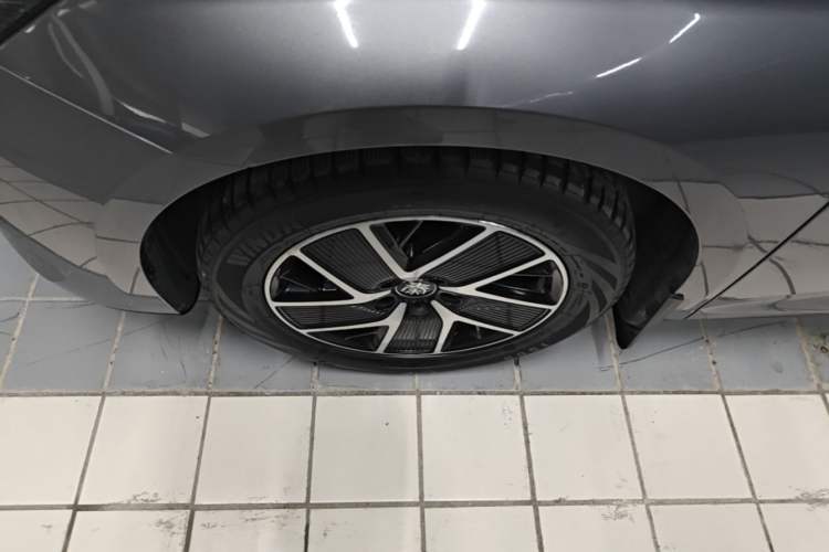 Used BYD Qin L 2024 DM-i 120KM Leading Model Left Front Wheel Hub